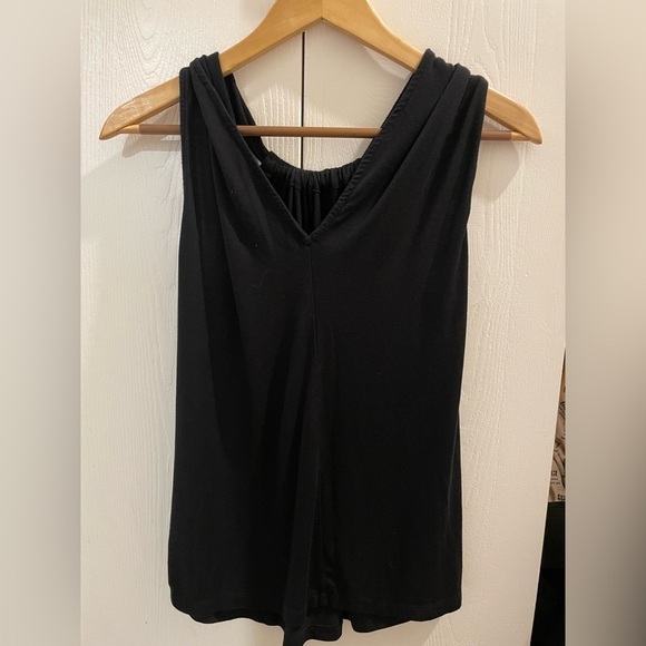 Amour Vert Black Relaxed Tank Top with Wide Straps - Picture 2 of 6